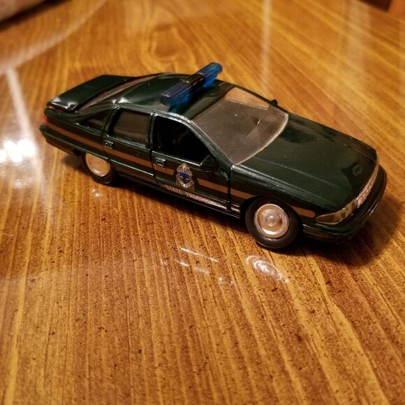 Vermont State Police Road Champs die cast police car 1:43 scale - Picture 7 of 9